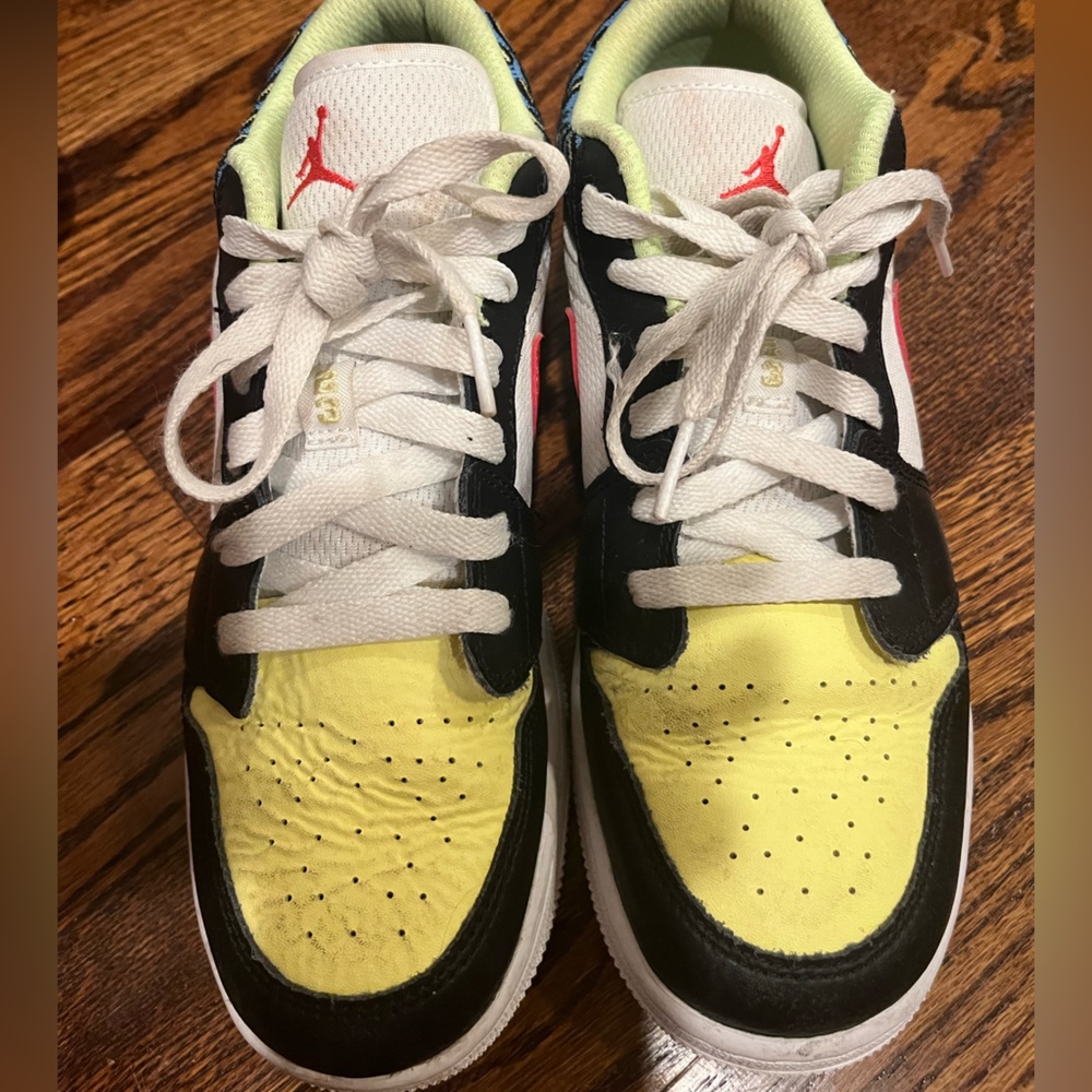 Air Jordan Low Tops Size 6 Y - Picture 3 of 6
